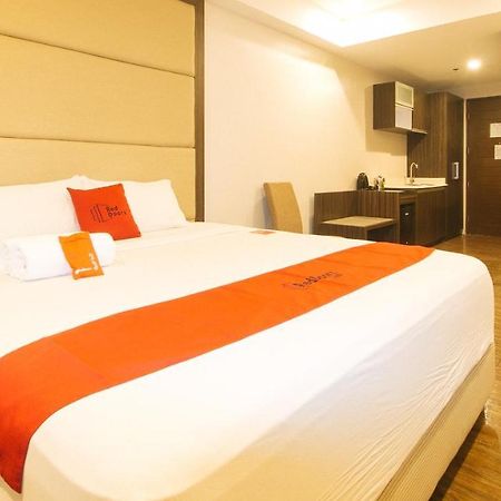 Reddoorz Premium @ West Avenue Quezon City Hotel Exterior photo