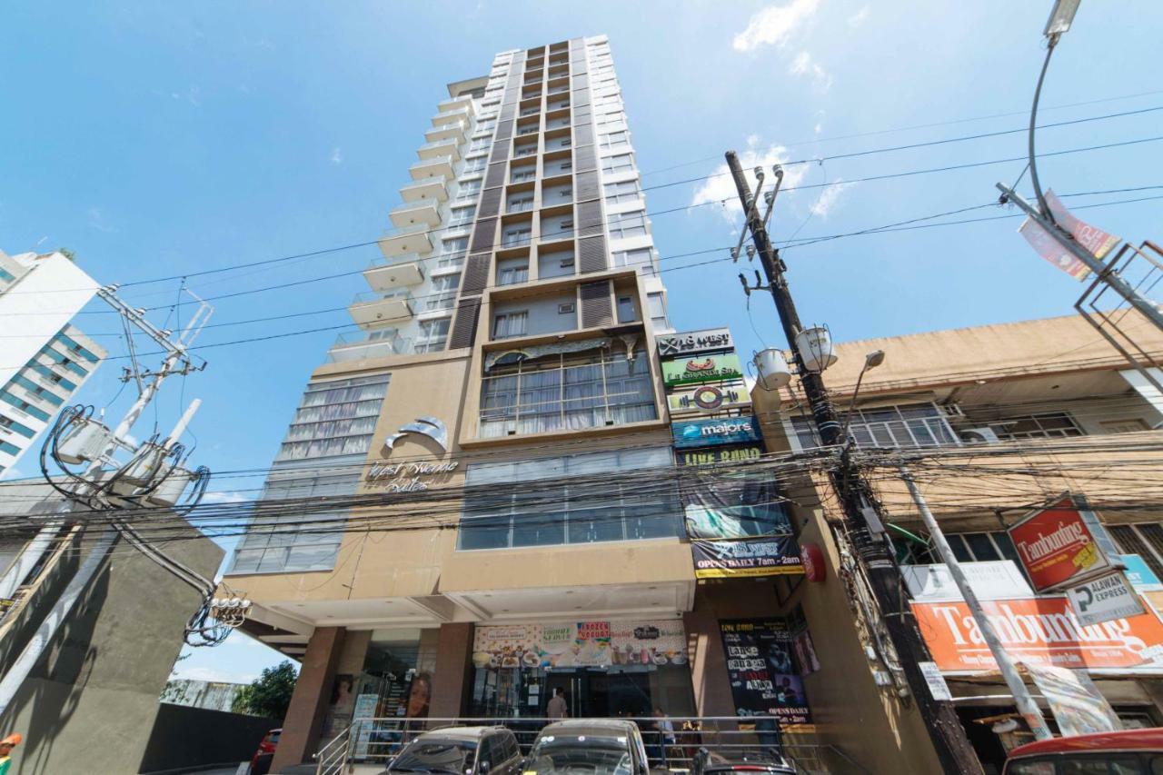 Reddoorz Premium @ West Avenue Quezon City Hotel Exterior photo